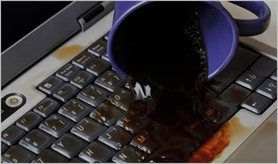 liquido en teclado portatil